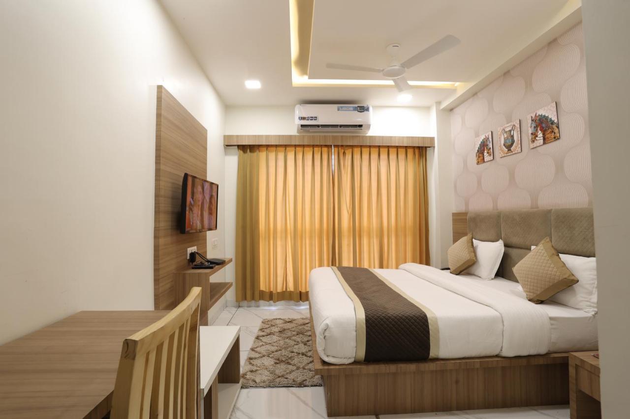 Hotel Lotus Ānand 外观 照片