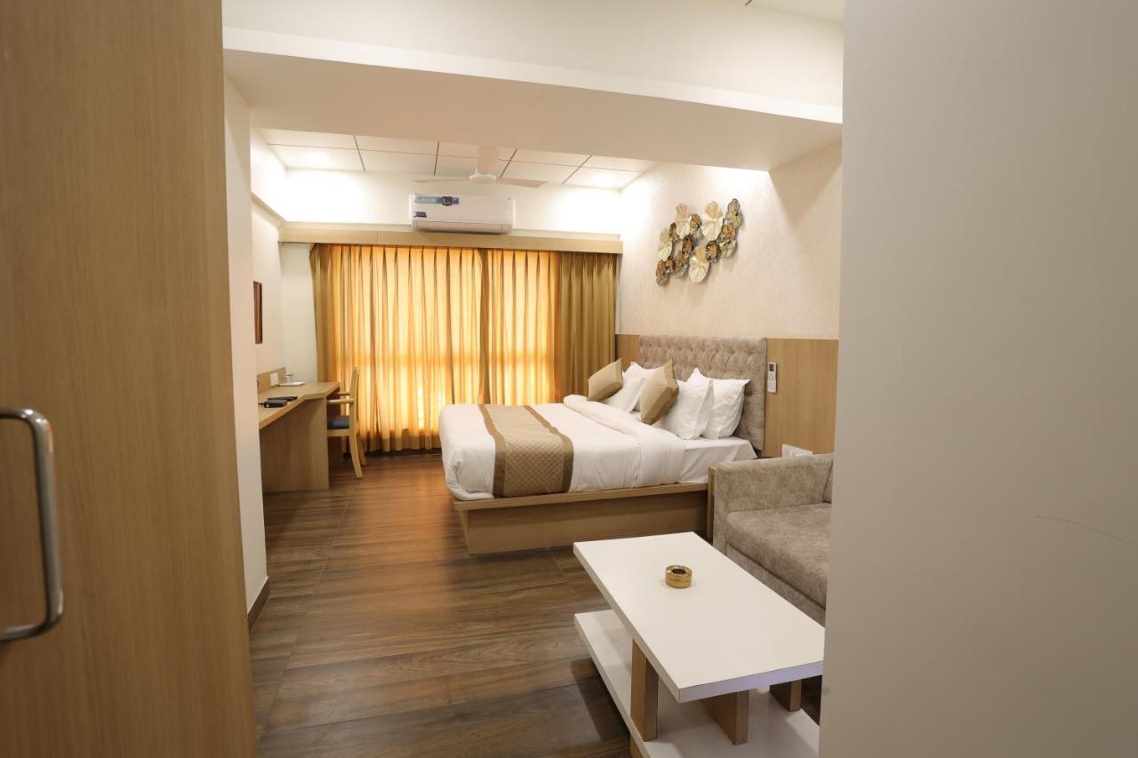 Hotel Lotus Ānand 外观 照片